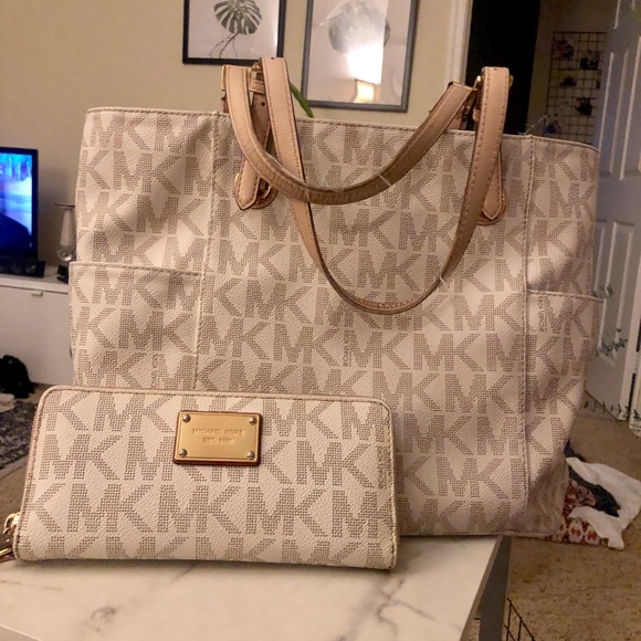 Michael Kors purse and matching wallet! - Picture 1 of 4